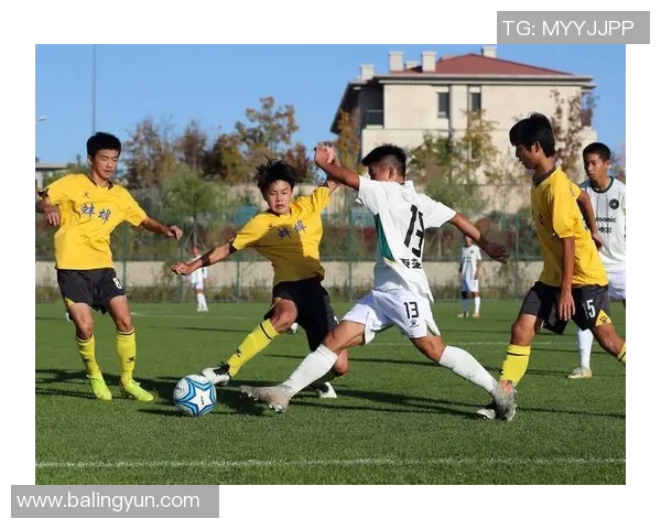 小孩与足球明星亲密互动瞬间感动无数球迷的温馨视频分享