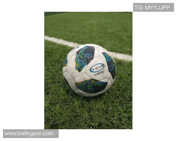 年轻足球明星海报墙贴打造你的梦想球场氛围与激情